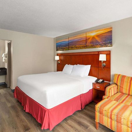 Days Inn By Wyndham Knoxville East Exterior photo