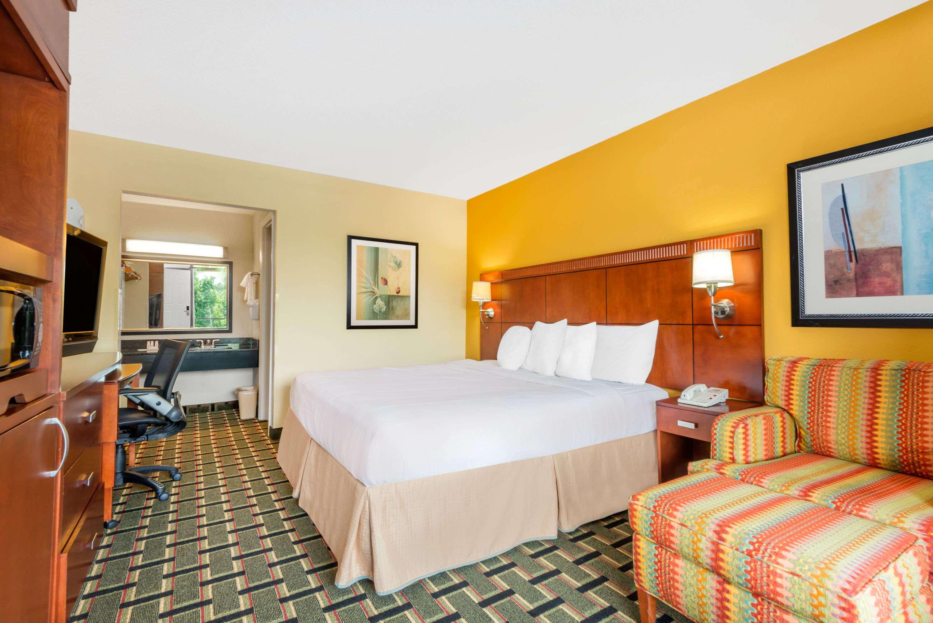 Days Inn By Wyndham Knoxville East Exterior photo